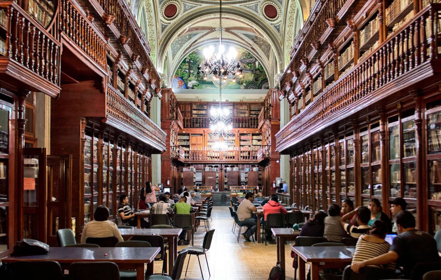 Impresión para universidades con carteles, folletos, revistas, libros, diplomas, acreditaciones y material institucional
